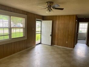 Building Photo - 3 Bedroom 1 Bath Home in Millington