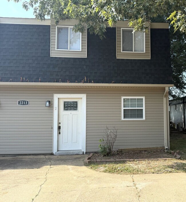 Primary Photo - 2213 Spence Cir