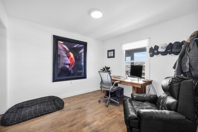 Building Photo - SILVER CREEK HORSE PROPERTY