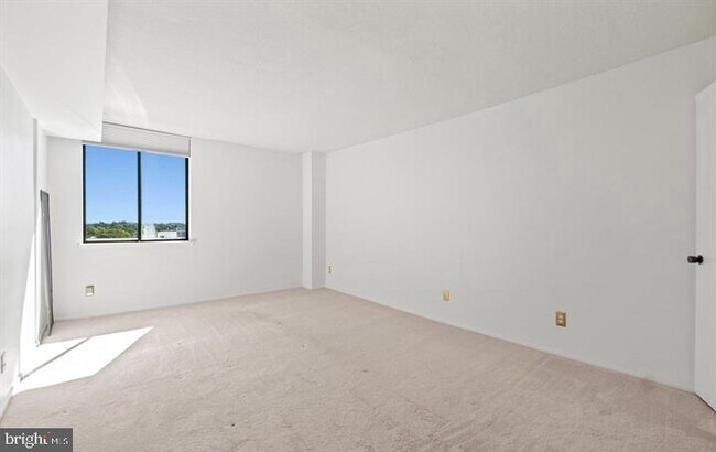 Building Photo - 118 Monroe St