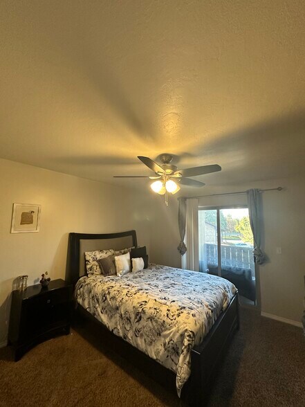 Building Photo - 687 W Jefferson Cv