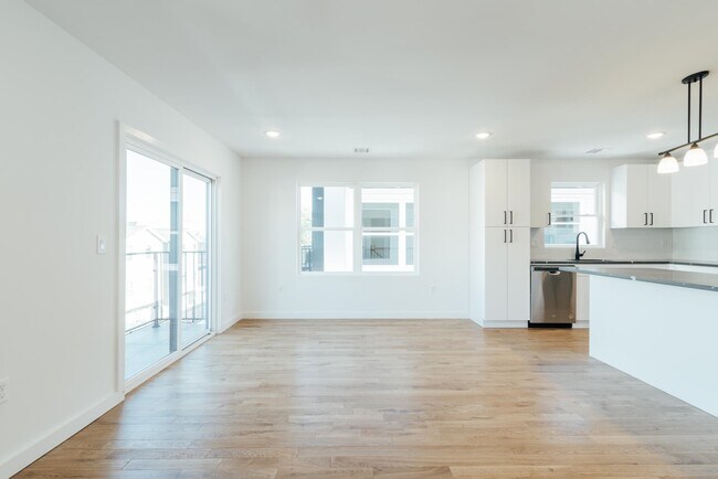 Building Photo - 746 Seaport Dr.