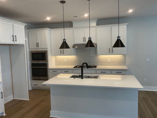 Building Photo - Welcome to this charming two-story townhome in the heart of Belmont, NC.