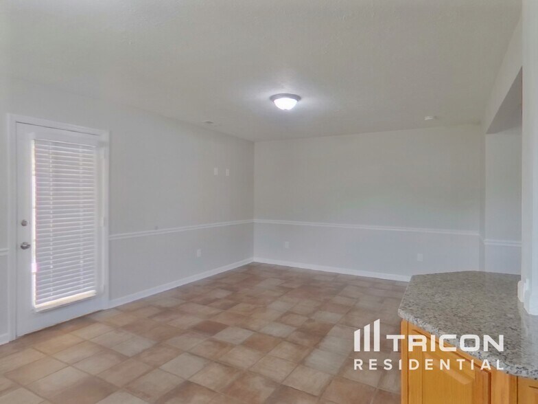 Building Photo - 2108 Montgomery Ln