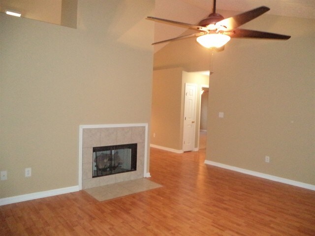 Building Photo - 1822 Hunters Hill Blvd