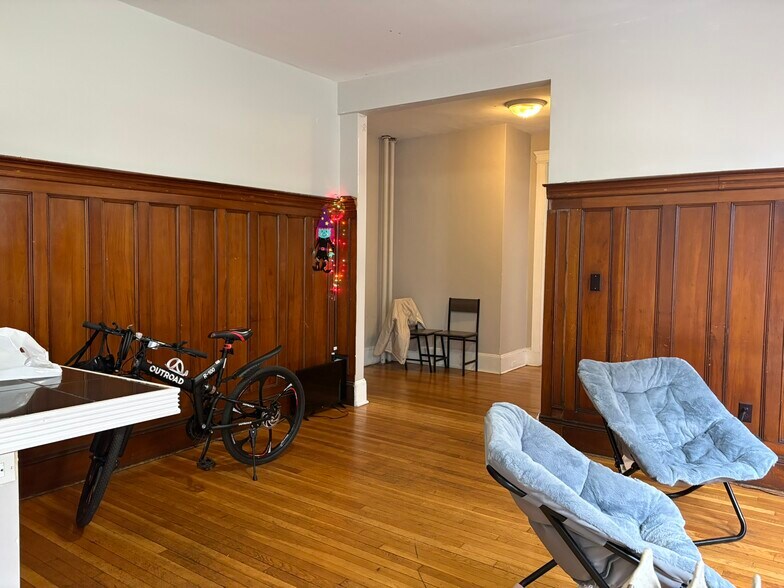 Building Photo - 1066 Commonwealth Ave