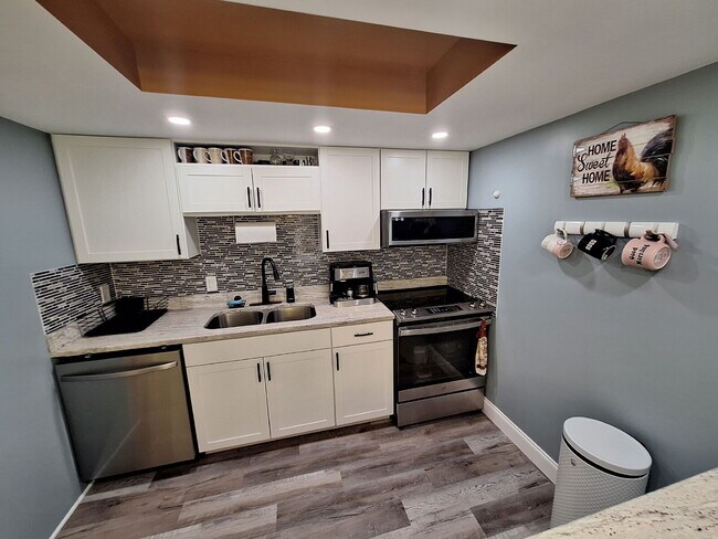 Building Photo - Second Floor Annual rental available now in the 55+ condominium community of Cedar Woods.