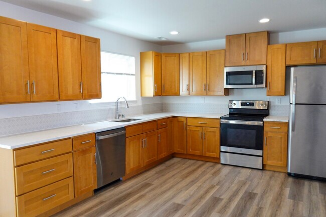 Building Photo - 2829 W Marina Dr