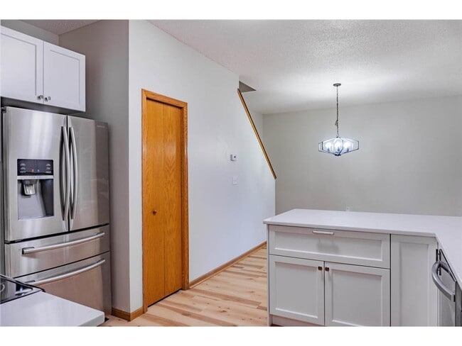 Building Photo - 1122 Crystal Pl W