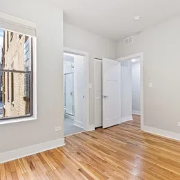 Building Photo - 1154 E 54th Pl