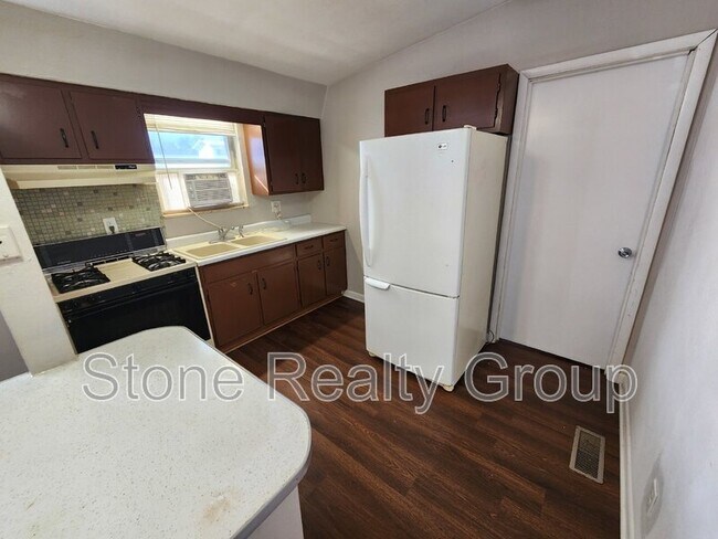 Building Photo - 3742 E Beulah Ave