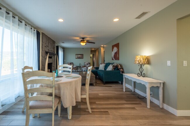 Building Photo - 36070 Valencia Way