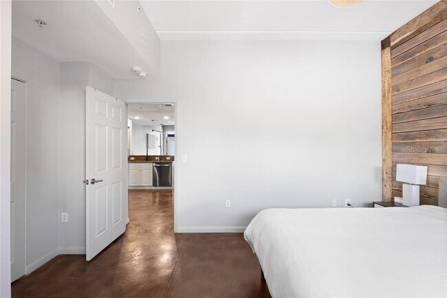 Building Photo - 1914 E 4th Ave