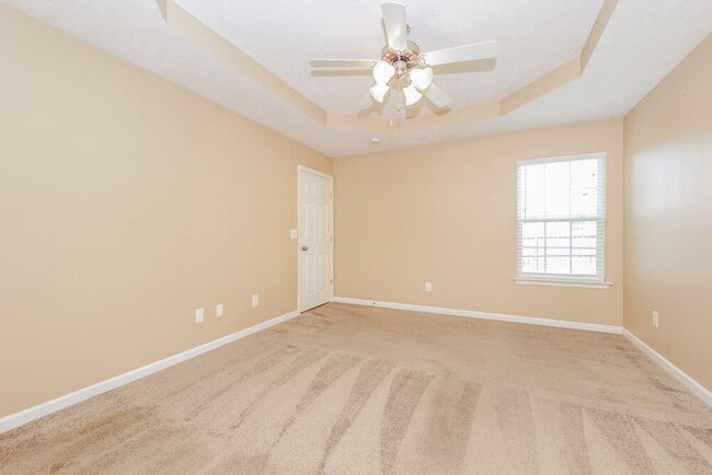 Building Photo - 305 Sarna Dr
