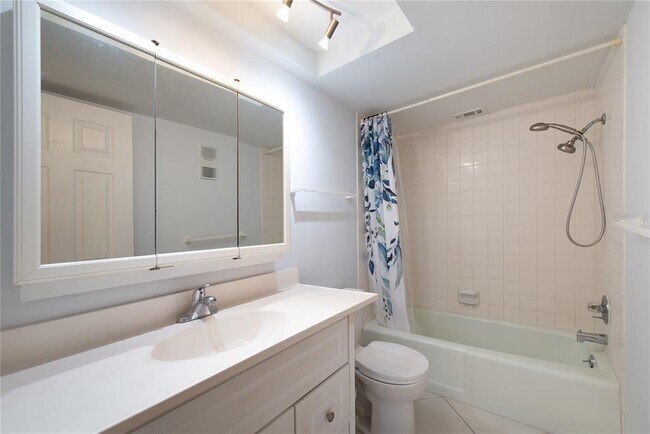 Building Photo - 255 Dolphin Point