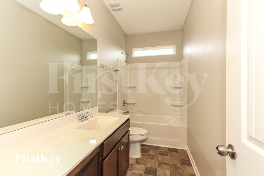 Building Photo - 100 Bristleback Ct
