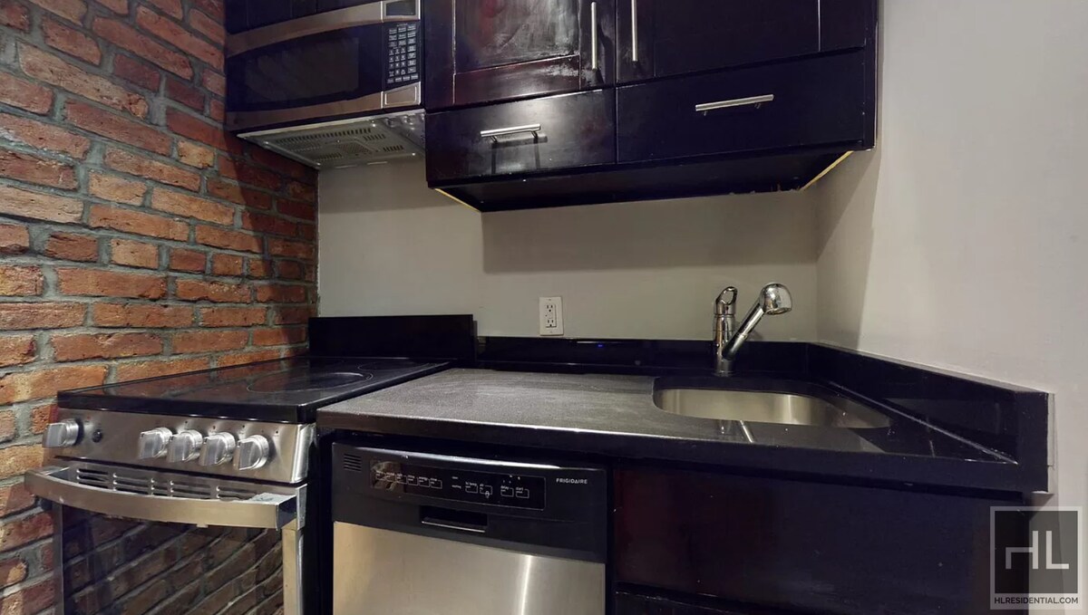 Building Photo - West 14th Street