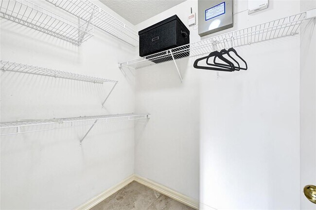 Building Photo - 10823 Coral Garden Ln