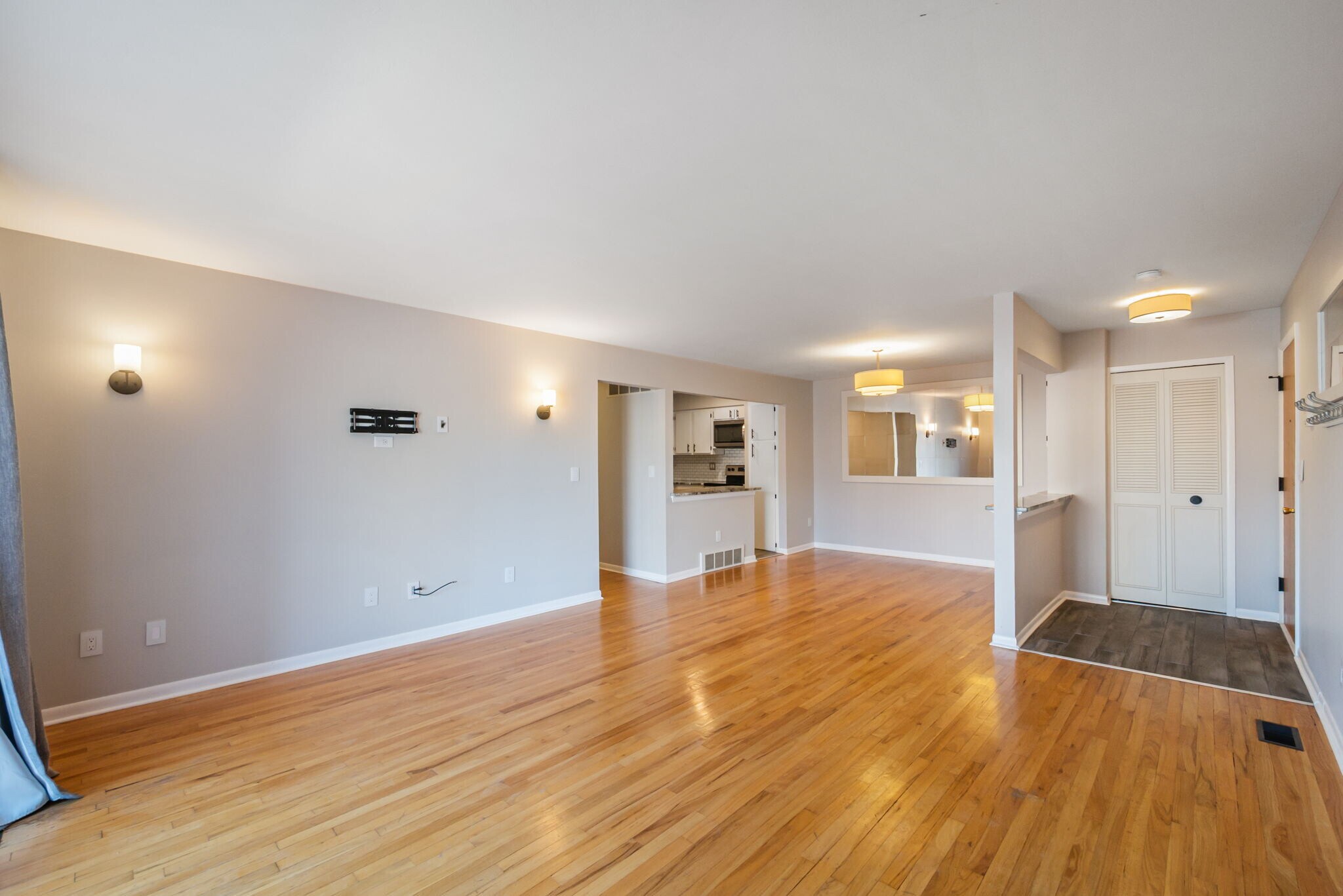 Building Photo - 8353 Kennedy Cir