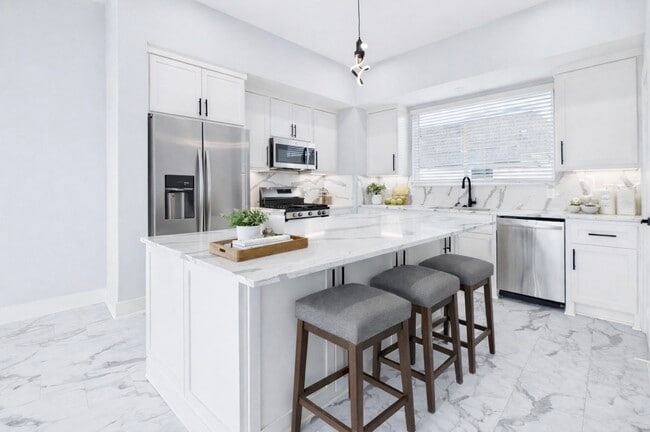 Building Photo - 3413 Daphne St