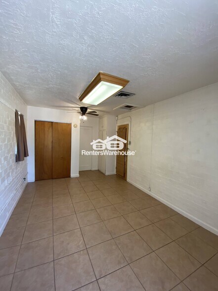 Building Photo - 6140 N 18th Dr