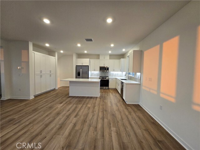 Building Photo - 5961 Huntington Dr