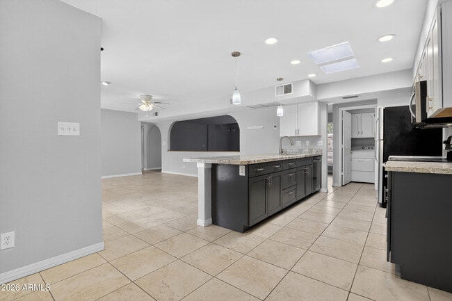 Building Photo - 6843 E Redfield Rd