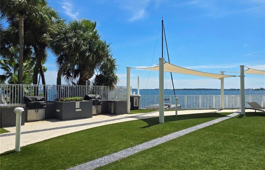 BBQ Area by the bay - 200 SE 15th Rd