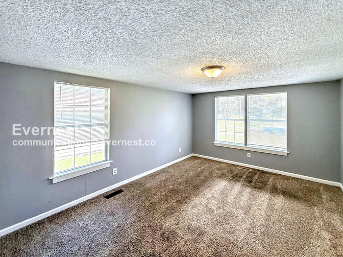 Building Photo - 2907 Lakeside Dr