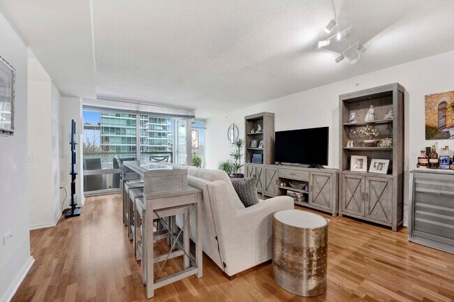 Building Photo - 9725 Woods Dr