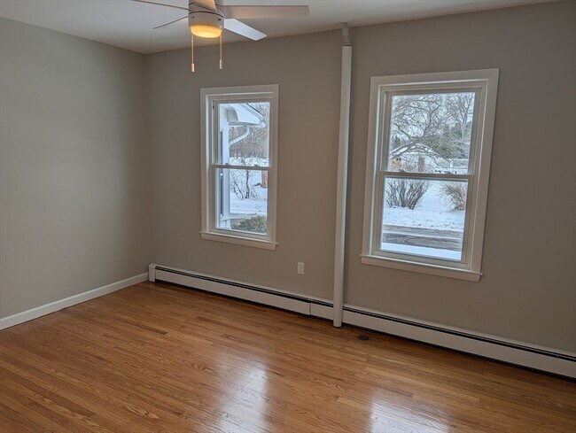 Building Photo - 116 Main St