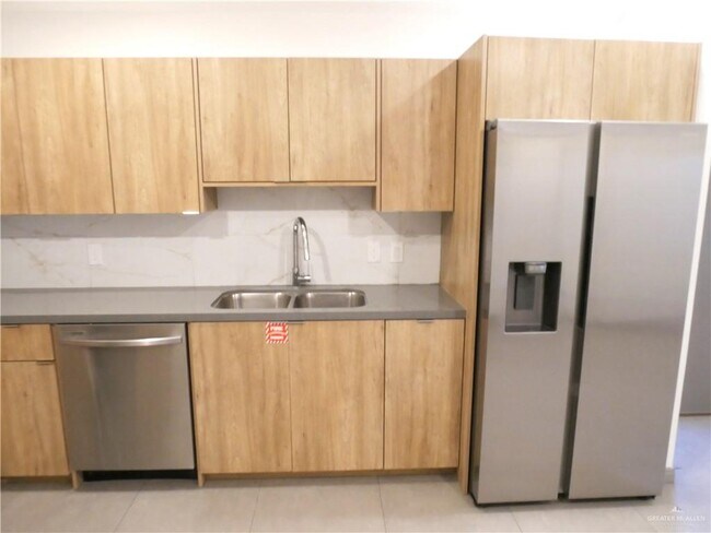 Building Photo - 23 Iris Ave