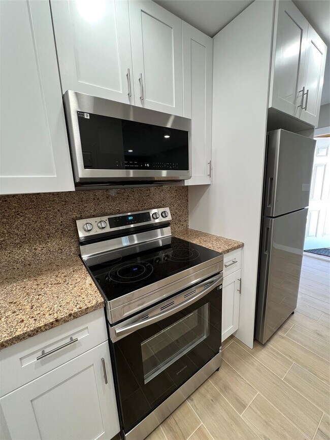 Building Photo - 2016 NE 17th Ct