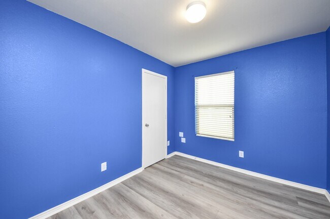 Building Photo - 12102 Helvick Cres Ave