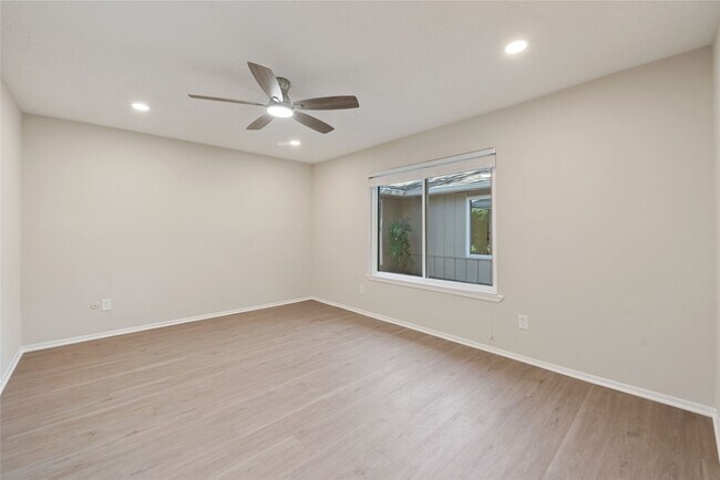 Building Photo - 14115 Bella Dr