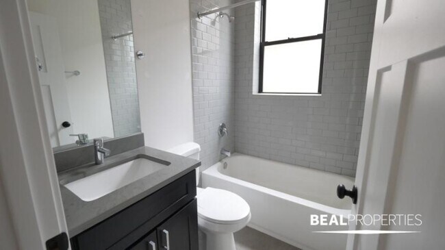 Building Photo - 1 bedroom in CHICAGO IL 60625