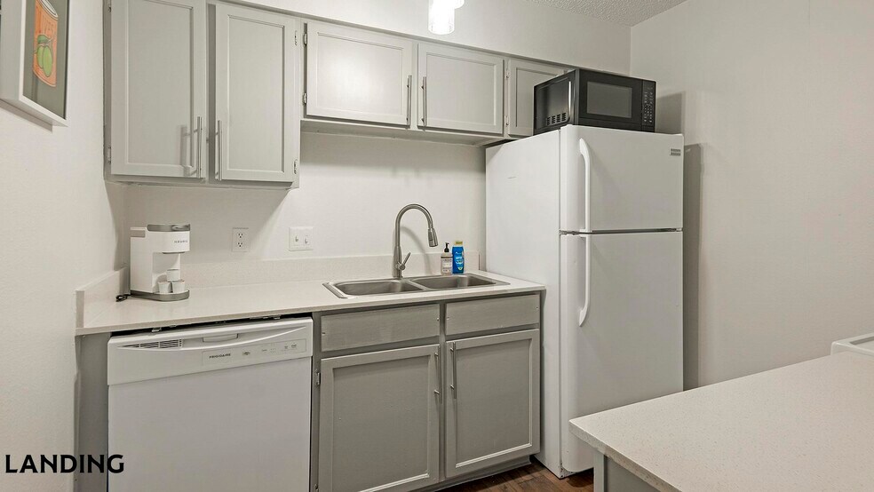 Building Photo - 1071 Clayton Ln