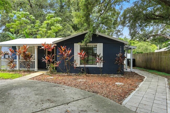 Primary Photo - 1906 Cloverlawn Ave