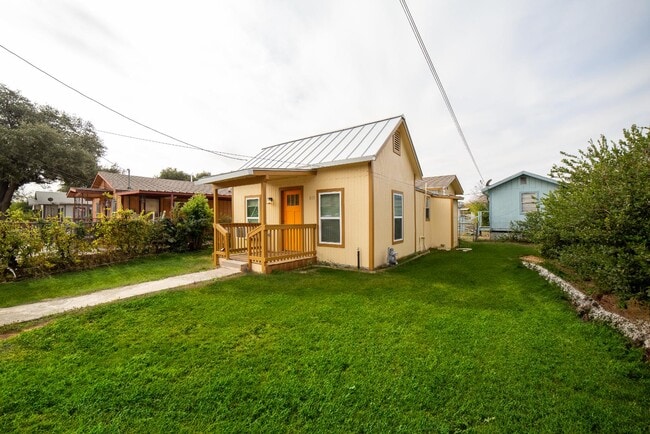 Building Photo - 611 Rochambeau St