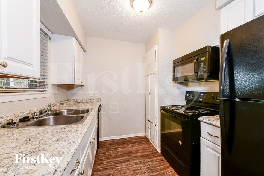 Building Photo - 5721 Melanite Ave