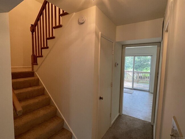 Building Photo - 158 Albemarle Dr