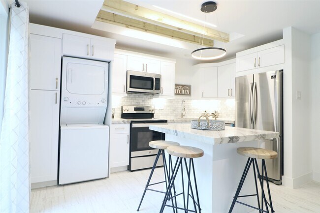 Building Photo - 412 Pacific St