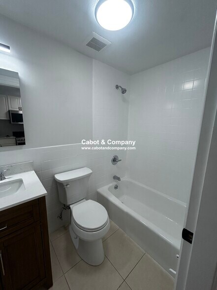 Building Photo - 231 Beacon St