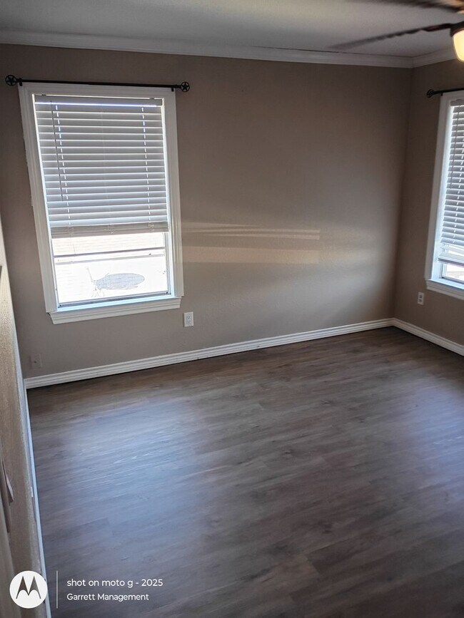 Building Photo - Split level home in West Lampasas