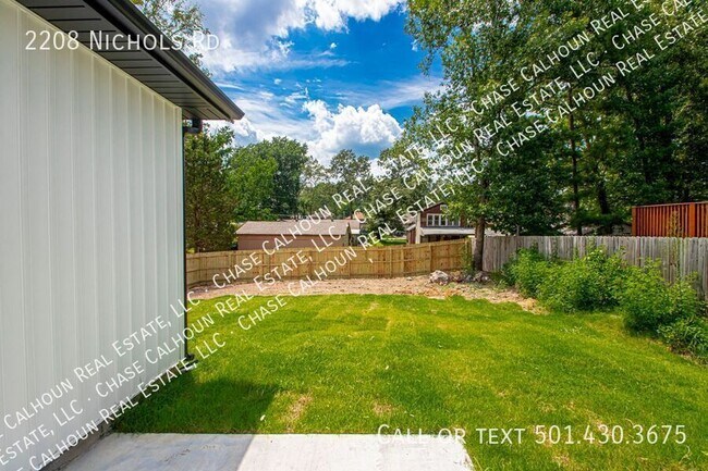 Building Photo - 2208 Nichols Rd