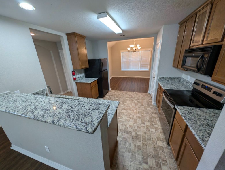 Building Photo - 8915 Wild Rose Ln