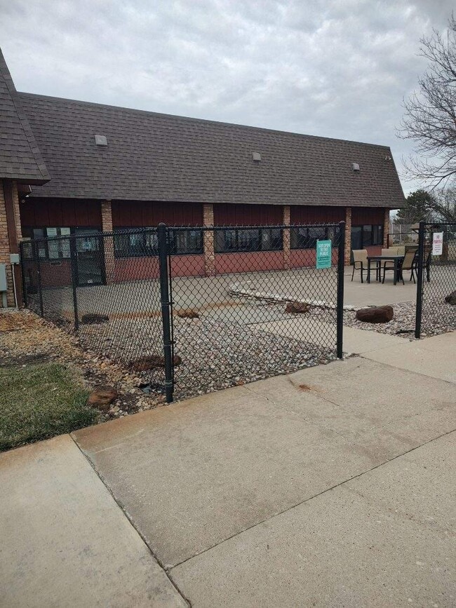 Building Photo - 1911 Glendale Rd