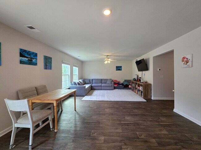 Building Photo - 1812 Lacebark Dr