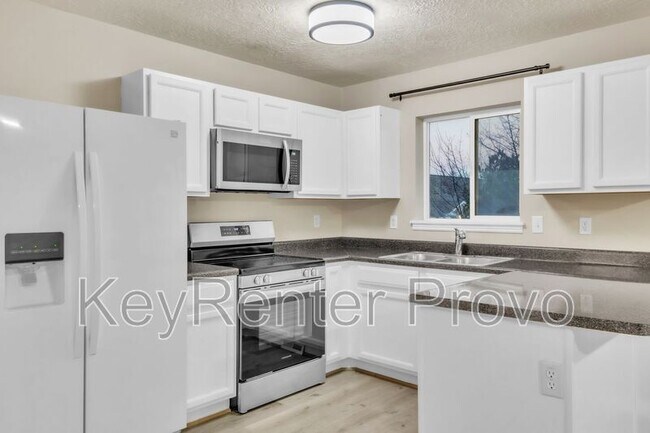 Building Photo - 2004 Churchill Dr