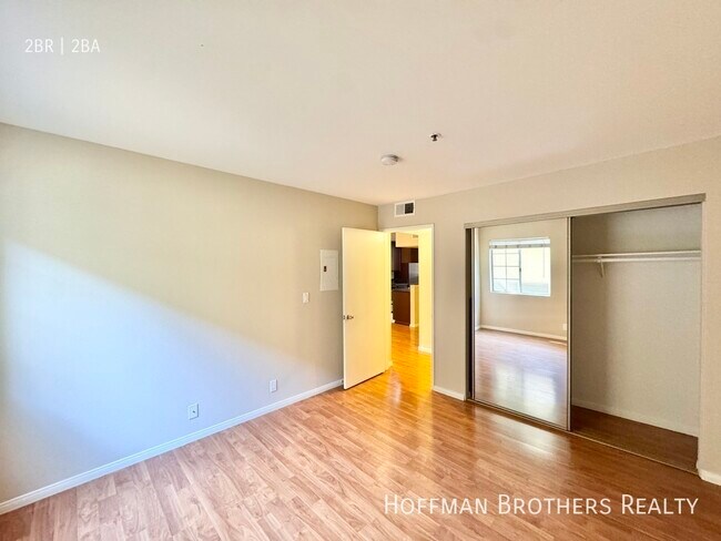 Building Photo - 8724 Burton Way